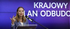 Na zdjęciu minister funduszy i polityki regionalnej Katarzyna Pełczyńska-Nałęcz podczas konferencji odpowiada na pytania dziennikarzy