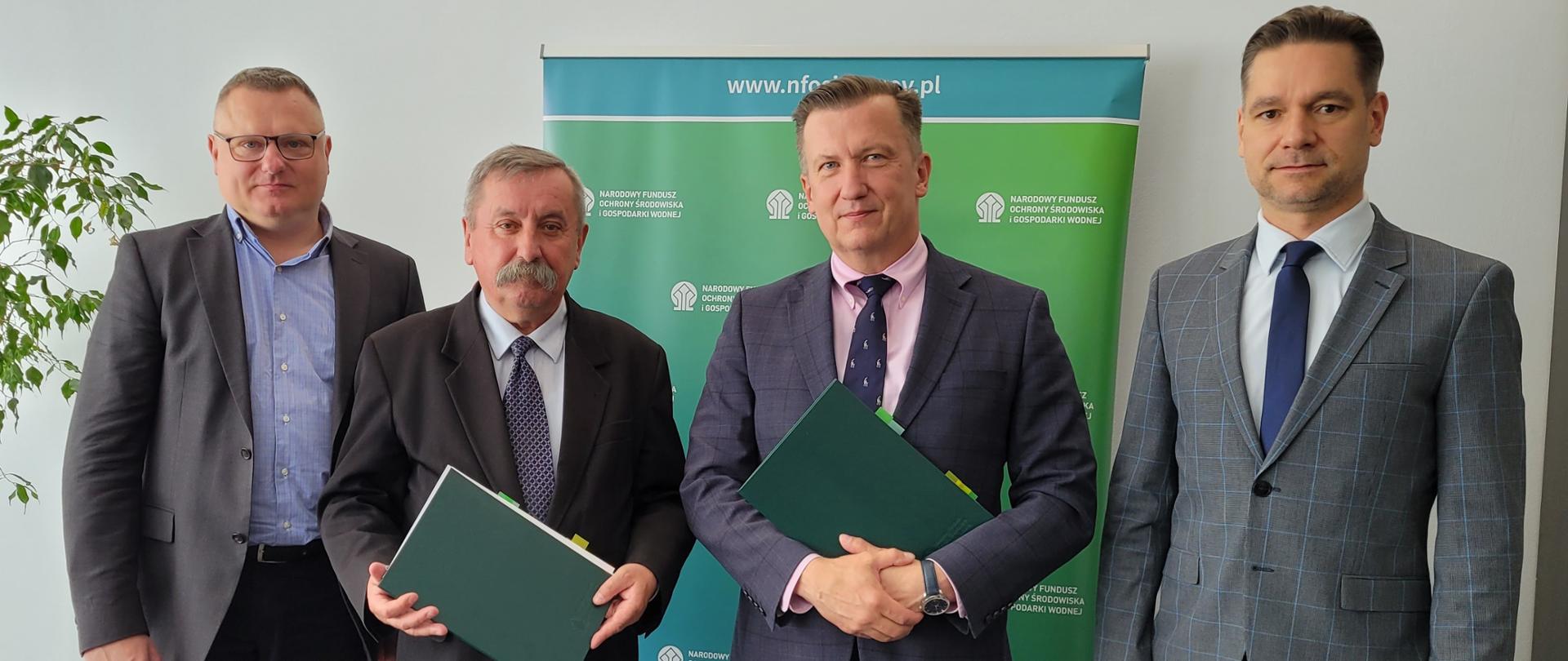 Na zdjęciu od lewej: Dariusz Szymczak Zastępca Dyrektora Departament Ciepłownictwa, Józef Matysiak Zastępca Prezesa Zarządu NFOŚiGW, Marek Szymankiewicz Prezes Zarządu Enea Operator Sp. z o. o., Michał Cebula Członek Zarządu Enea Operator Sp. z o. o.