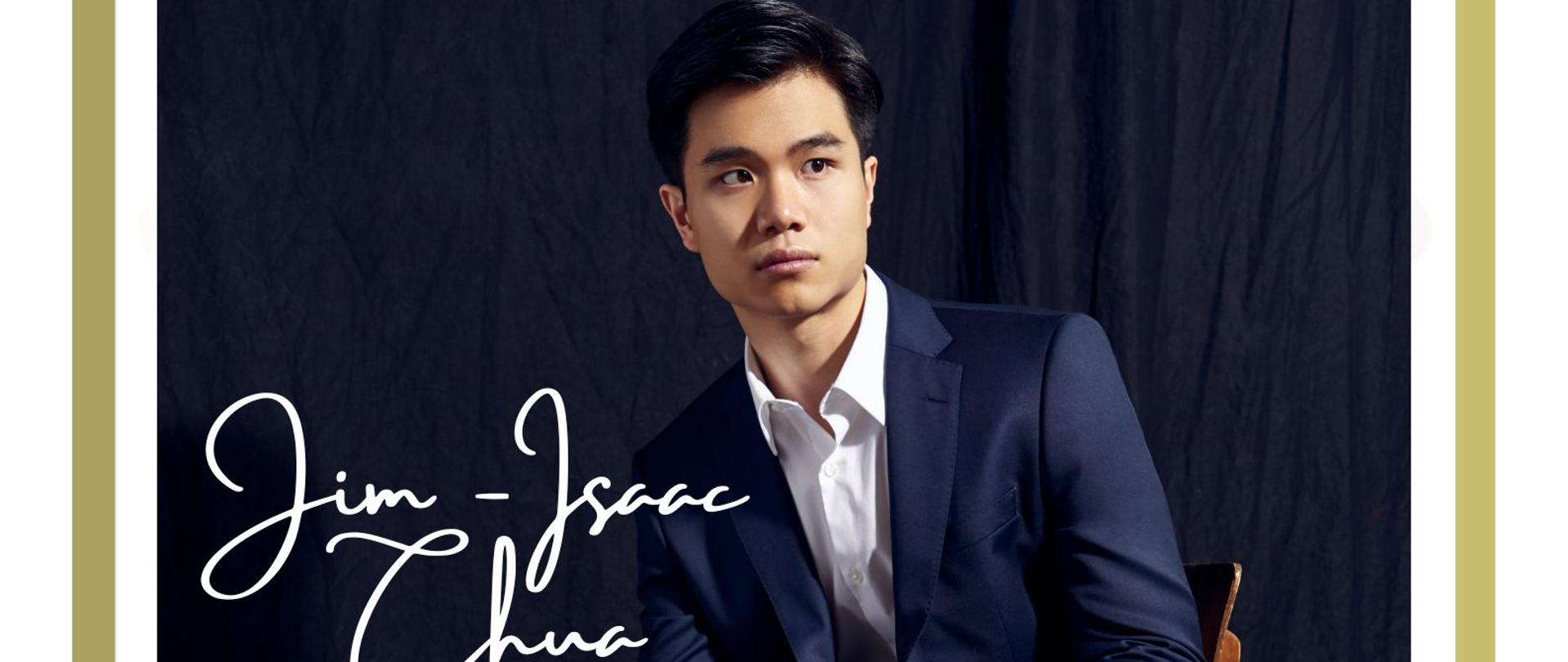 Biało złoty plakat ze zdjęciem artysty i szczegółowymi informacjami. U góry logotypy Miasta Jastrzębie-Zdrój. Na dole logotypy szkoły i sali koncertowej. 