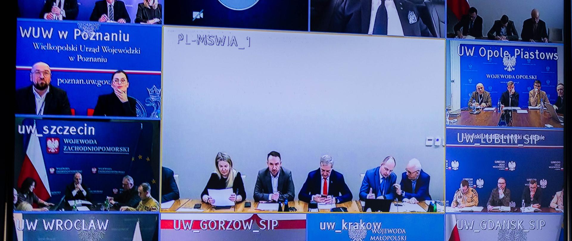 Uczestnicy wideokonferencji, zorganizowanej przez Ministerstwo Spraw Wewnętrznych i Administracji 