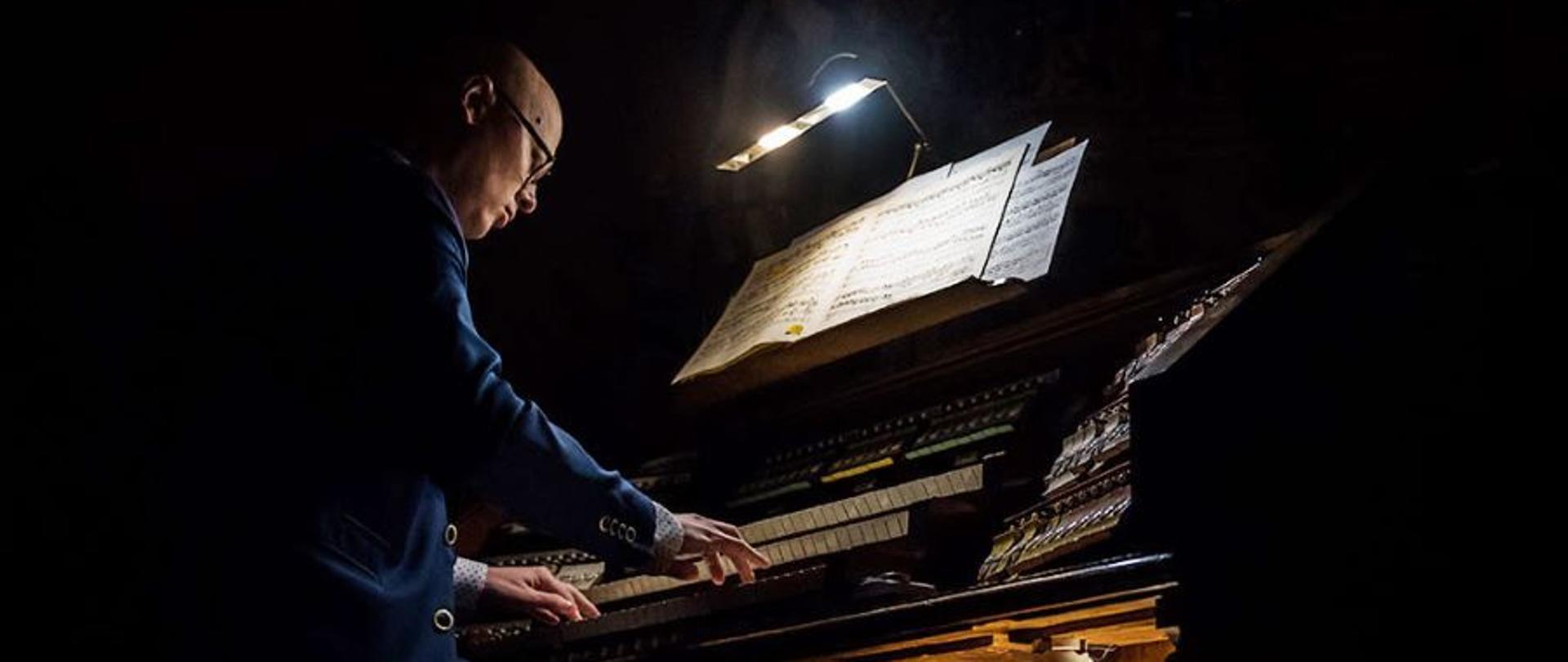 Michał Szostak, jest jednym z najbardziej utytułowanych organistów w Polsce. W Argentynie zagrał 10 koncertów w prowincjach Buenos Aires i Mendoza. 