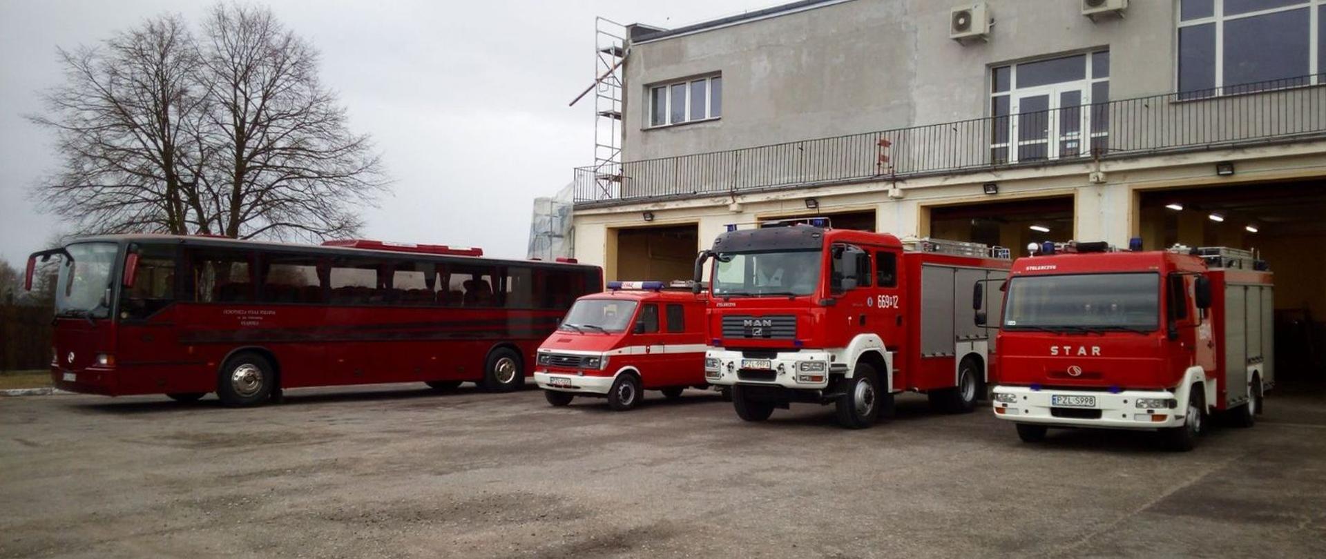 Widok remizy z pojazdami