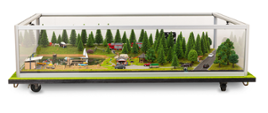 Zdjęcie przedstawia Mobilny Symulator Zagrożeń - moduł las i jezioro, pozwalający na demonstrowanie zagrożeń pożarowych