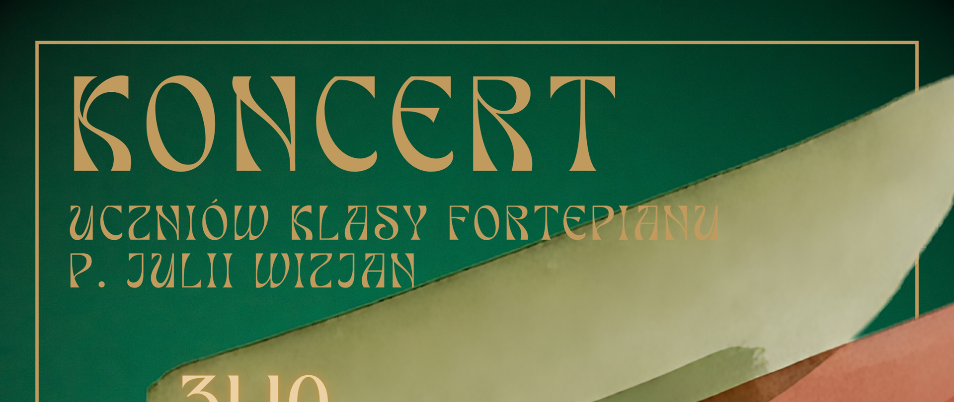 Plakat na ciemnozielonym tle z nieregularnymi plamami w kolorach brzoskwiniowym, pomarańczowym oraz jasno zielonym. Na nich znajduje się grafika przedstawiająca brązową nutę. Na plakacie znajdują się informacje dotyczące koncertu klasy fortepianu, który odbędzie się 31.10.2025 roku o godzinie 16:30 w sali kameralnej.