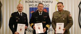 Zdjęcie przedstawia moment podpisania porozumienia w siedzibie Komendy Portu Wojennego w Świnoujściu