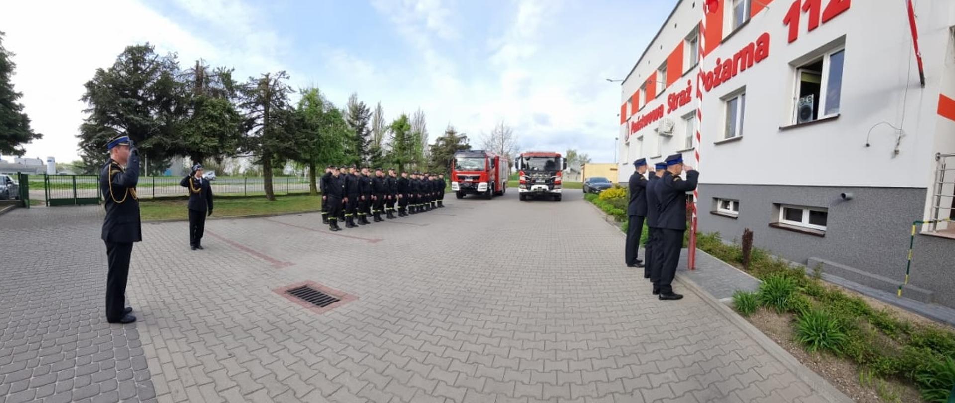 Uroczysta zmiana służby z okazji Dnia Flagi Rzeczypospolitej Polskiej