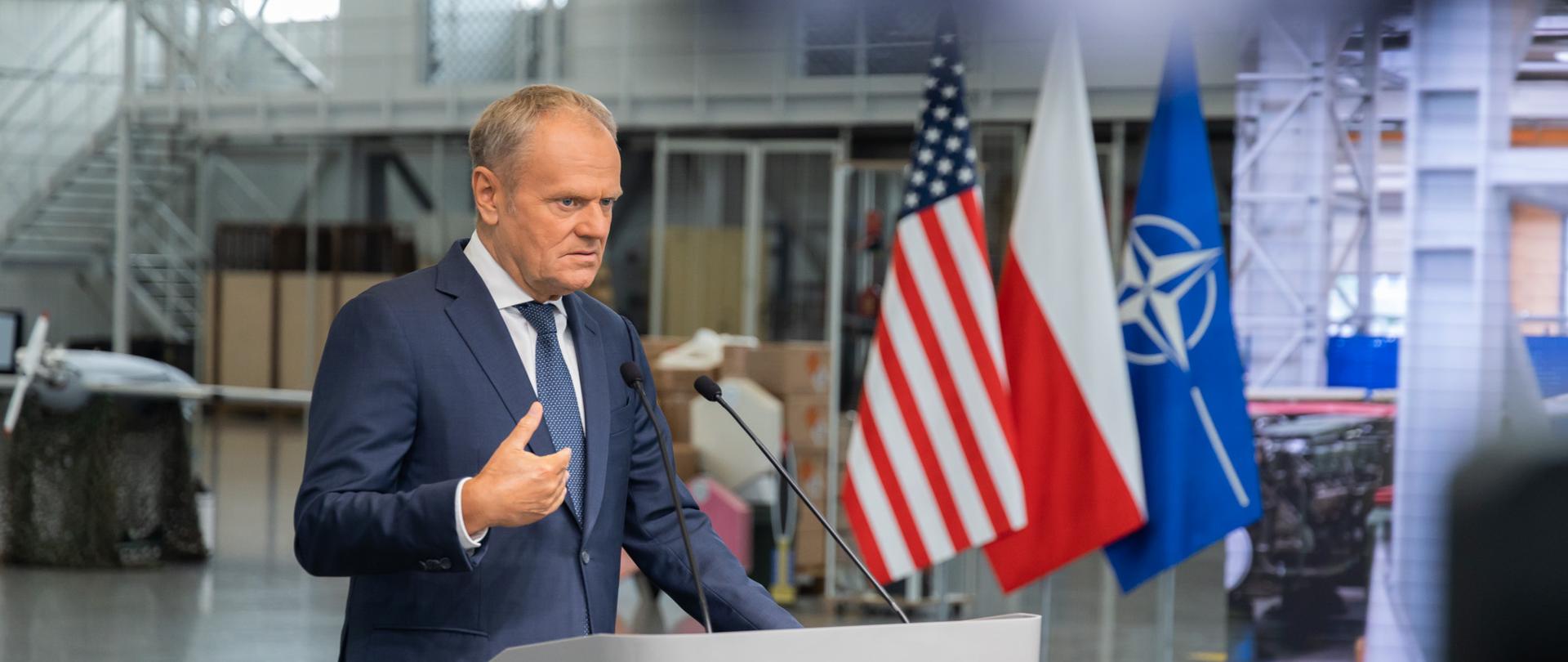 Premier Donald Tusk przemawia w hali WZL-2