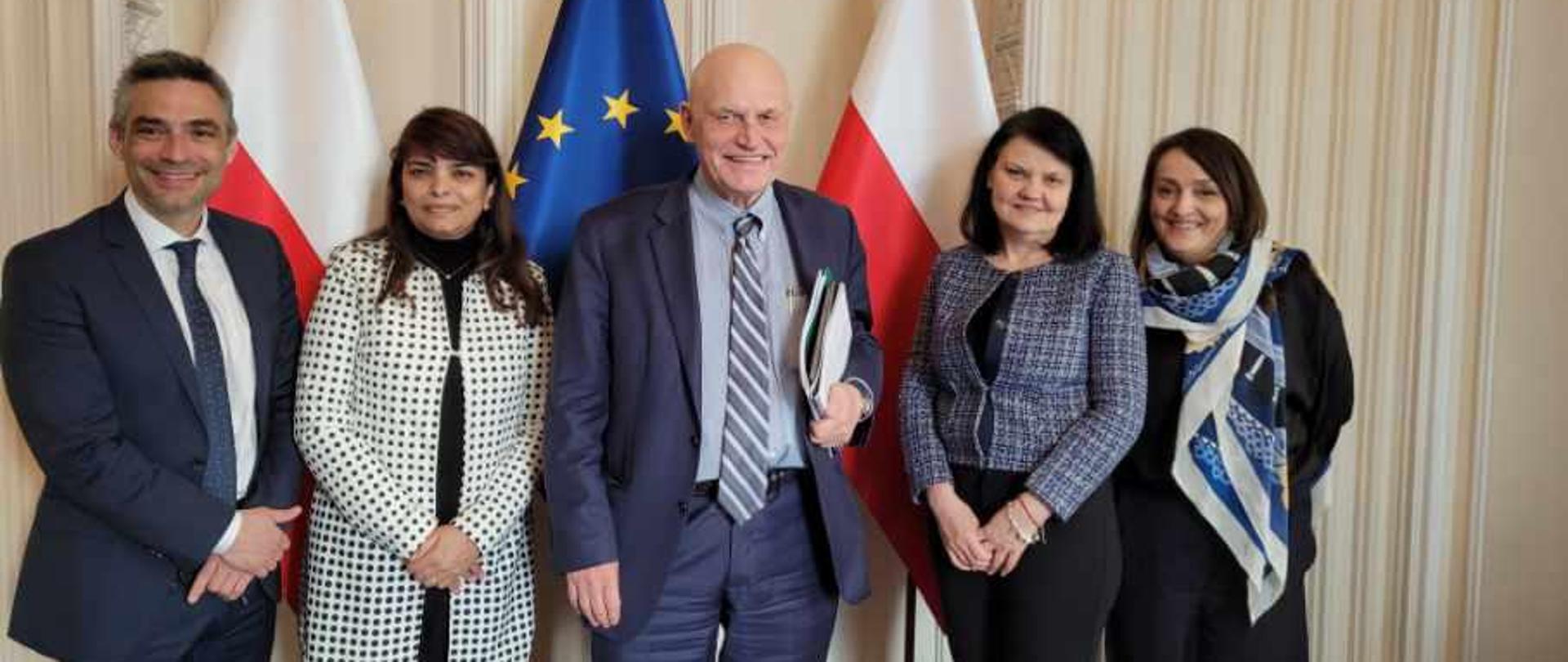 Na zdjęciu wiceminister Katarzyna Kacperczyk i przedstawiciele Banku Światowego. 