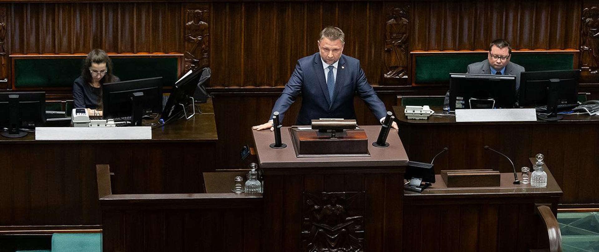Sejm RP odrzucił wniosek o wotum nieufności wobec Ministra Spraw Wewnętrznych i Administracji Marcina Kierwińskiego.
