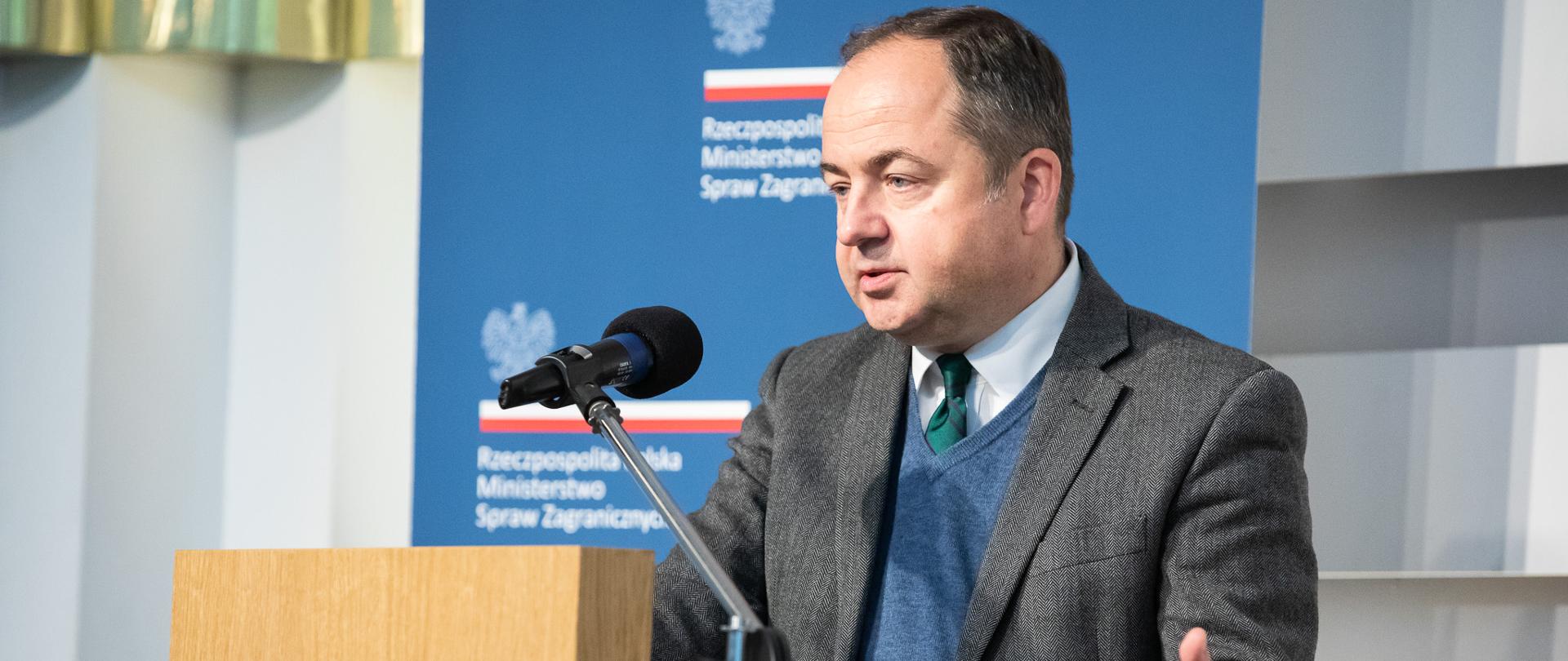 Wiceminister Konrad Szymański podczas debaty „Europa w czasie przemian – jak odpowiedzieć na społeczno-ekonomiczne wyzwania w UE?”