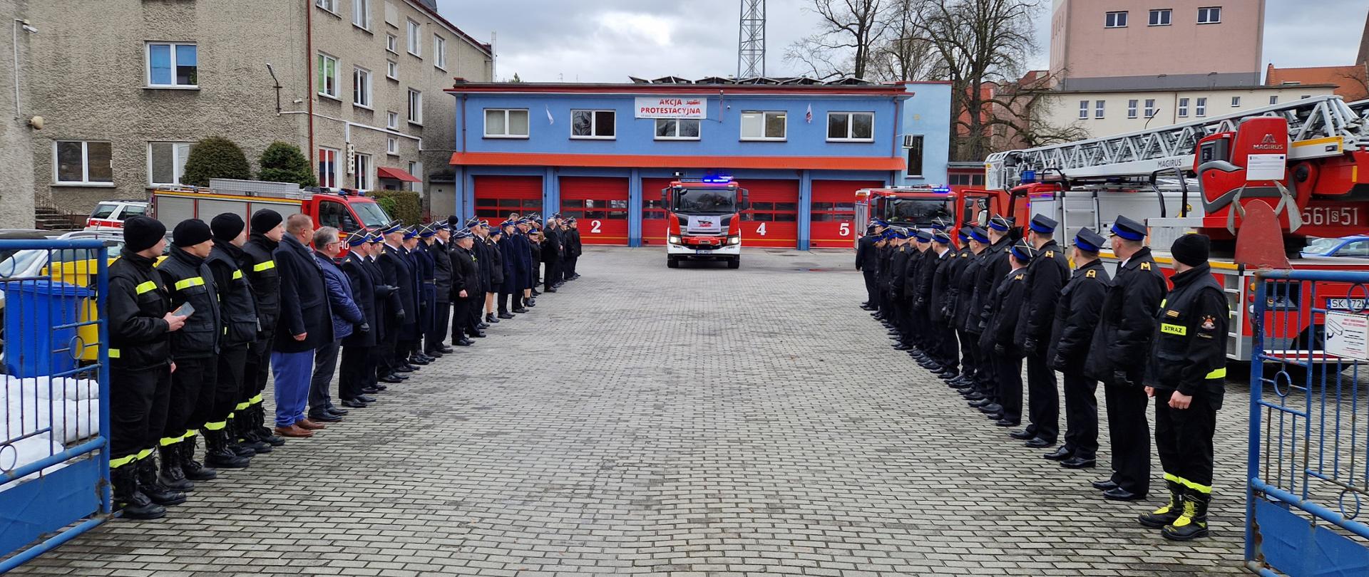 Uroczysta zbiórka w Komendzie Powiatowej PSP w Raciborzu 