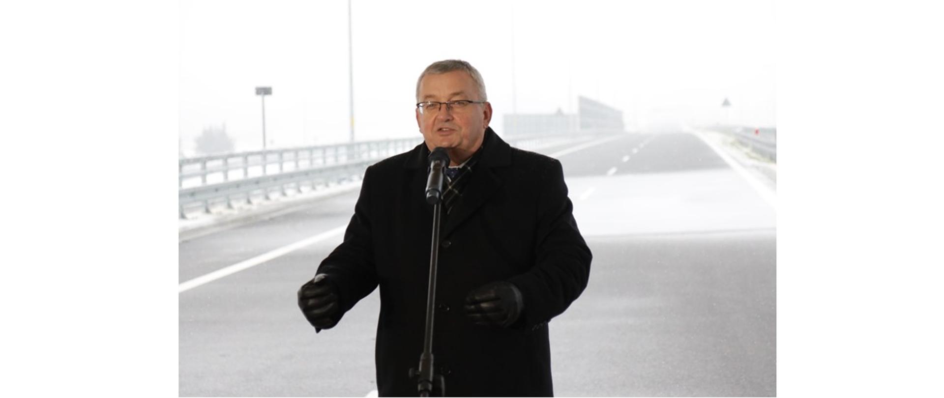 Minister infrastruktury Andrzej Adamczyk na otwarciu trzech odcinków szlaku Via Carpatia w ciągu S19