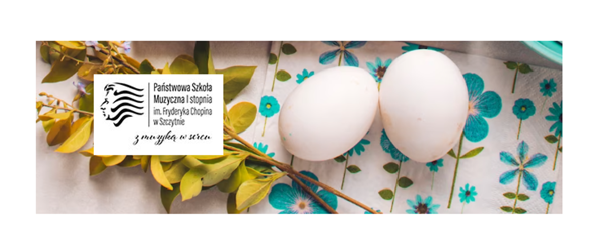 Grafika przedstawia dekoracje wielkanocne. z lewej strony znajduje się logo szkoły