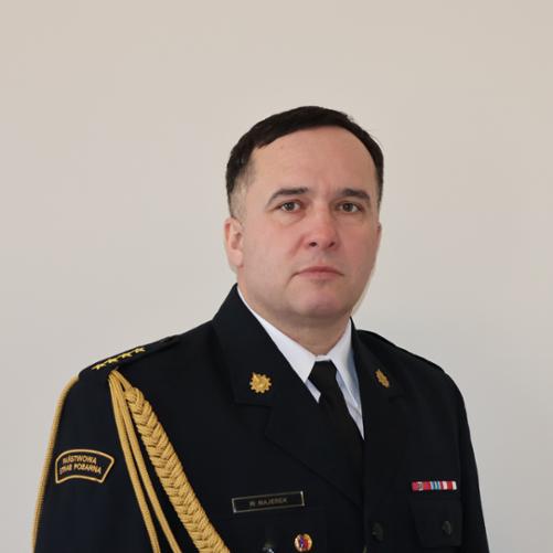 zdjęcie strażaka w mundurze galowym