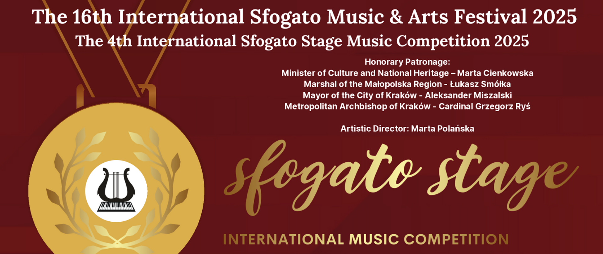 Plakat XVI Międzynarodowego Festiwalu Muzyki i Sztuki Sfogato 2025 oraz IV Międzynarodowego Konkursu Muzycznego Sfogato Stage 2025. Na bordowym tle widoczny złoty medal z motywem liry oraz napisy informujące o wydarzeniu, patronacie honorowym i dyrektorze artystycznym. Na dole napis: „Sfogato Stage – International Music Competition”.
