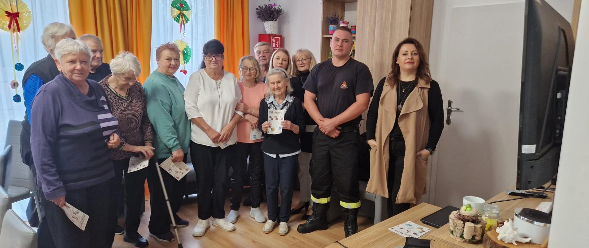 Zdjęcie przedstawia uczestników prelekcji