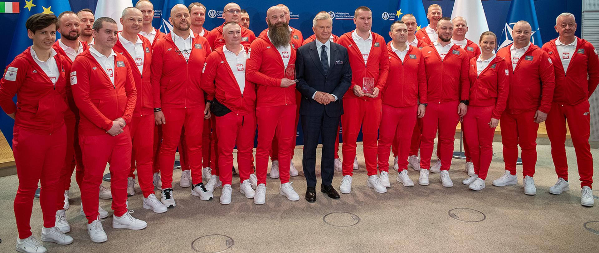 12 marca 2025 r. w siedzibie Ministerstwa Obrony Narodowej, podsekretarz stanu w MON Stanisław Wziątek spotkał się z Polską Reprezentacją Sportową INVICTUS GAMES 2025. Fot. Maciej Nędzyński/MON