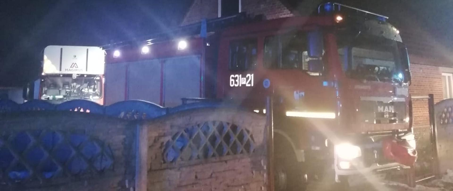 Na zdjęciu wozy wóz straży pożarnej 