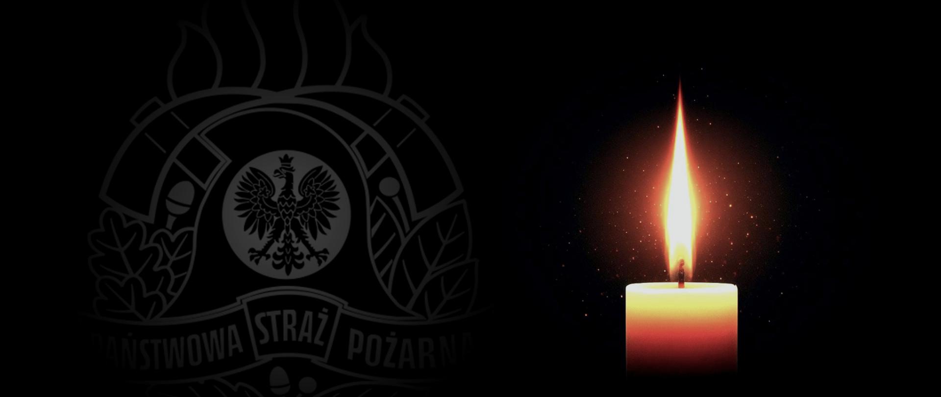 Infografika, kondolencje, pożegnanie, żałoba. Po lewej stronie półprzeźroczyste logo Państwowej Straży Pożarnej, a po prawej płonąca świeca. Obiekty umieszczone są na czarnym tle.