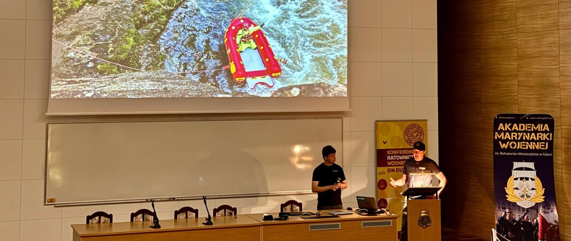 Prelegenci podczas wykładu.