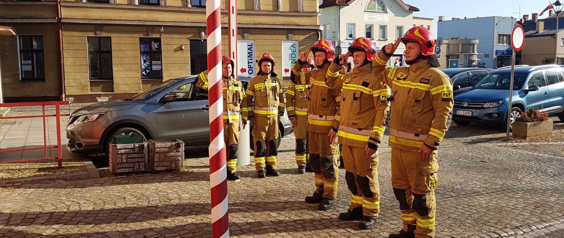Cieszyńscy strażacy włączyli się do akcji "Niepodległa do Hymnu"