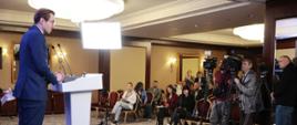 Wiceminister Jan Szyszko na konferencji prasowej.