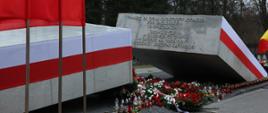 Pomnik ofiar katastrofy smoleńskiej na warszawskich Powążkach