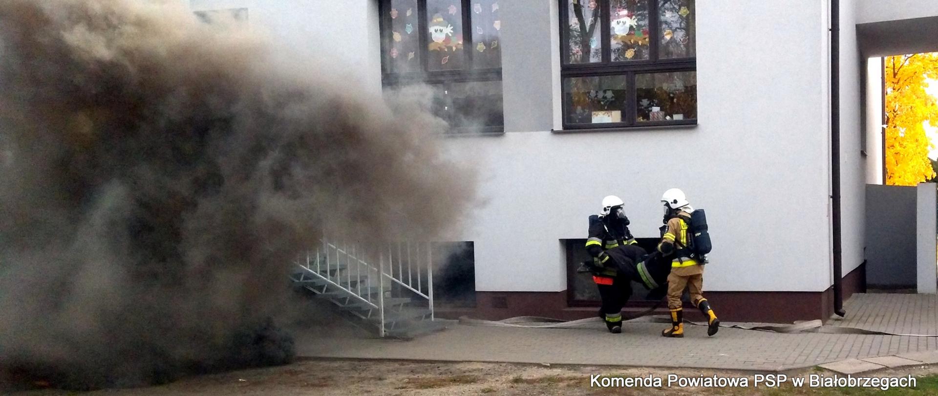 Ćwiczenia i ewakuacja szkoły w Przybyszewie.