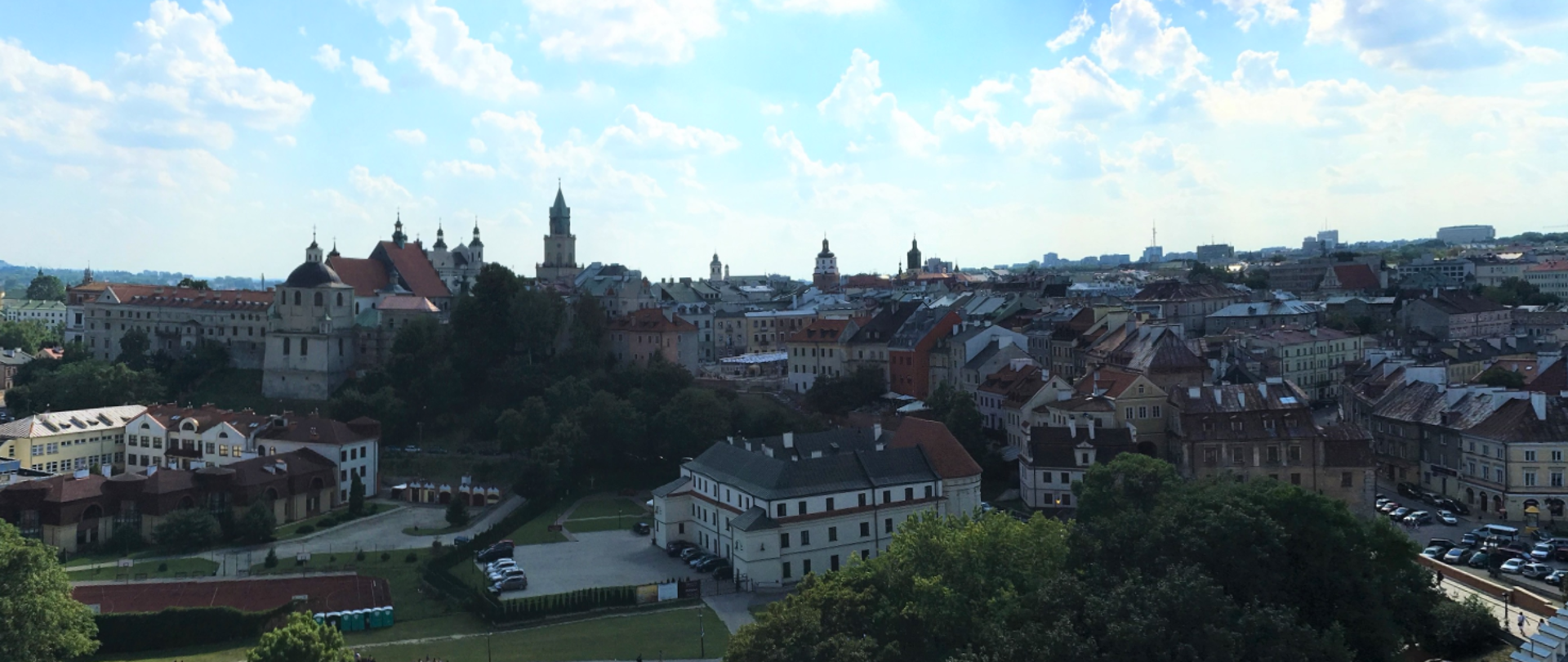 Lublin, widok panoramy starego miasta w słoneczny letni dzień