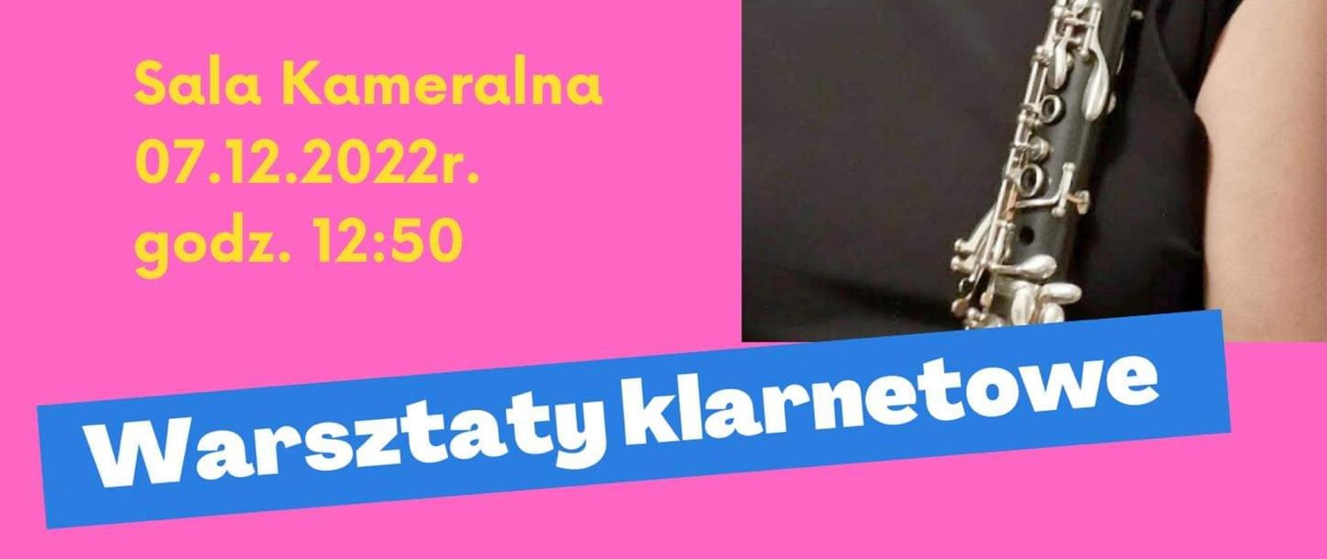 Plakat z różowym tle a na nim biały napis warsztaty klarnetowe, w górnym prawym rogu zdjęcie Doroty Żołnacz trzymającej klarnet.