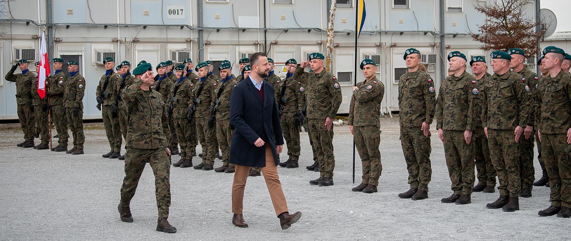 26 marca 2024 r. Władysław Kosiniak-Kamysz wicepremier - minister obrony narodowej, wziął udział w spotkaniu wielkanocnym z żołnierzami PKW Kosowo. Fot. Maciej Nędzyński/CO MON