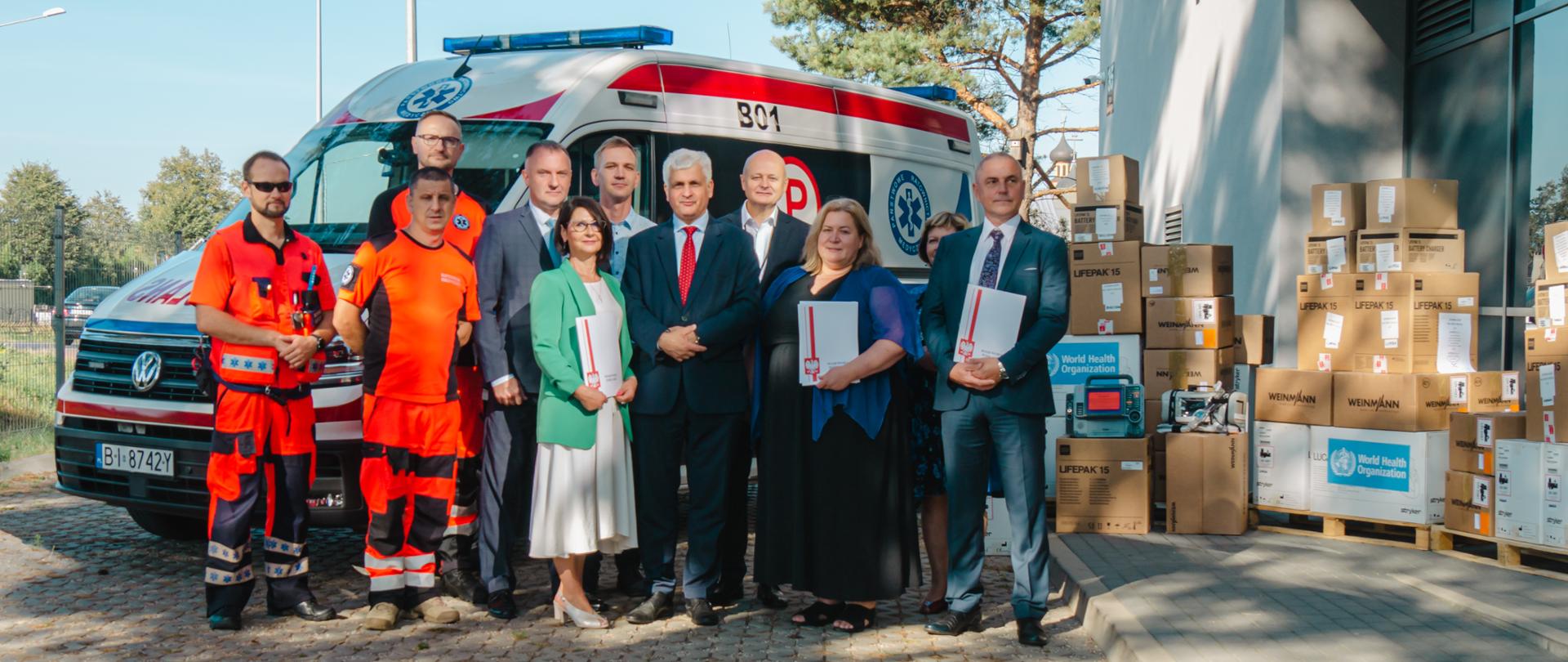 Wojewoda podlaski przekazał sprzęt medyczny o wartości 1,5 mln zł stacjom pogotowia ratunkowego i szpitalowi w Sejnach