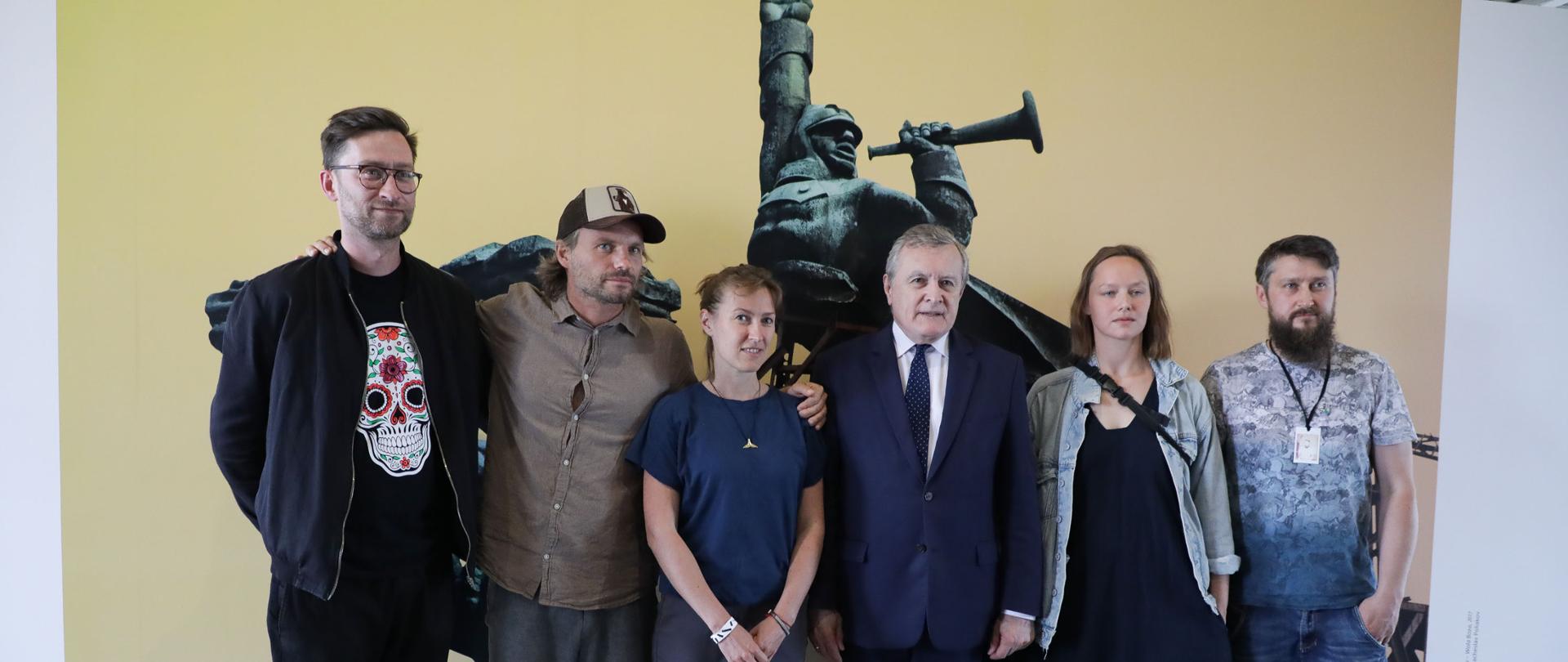 Wicepremier Piotr Gliński odwiedził wystawy Odesa Photo Days oraz Miesiąca Fotografii w Mińsku prezentowane na łódzkim Fotofestiwalu, fot. Danuta Matloch