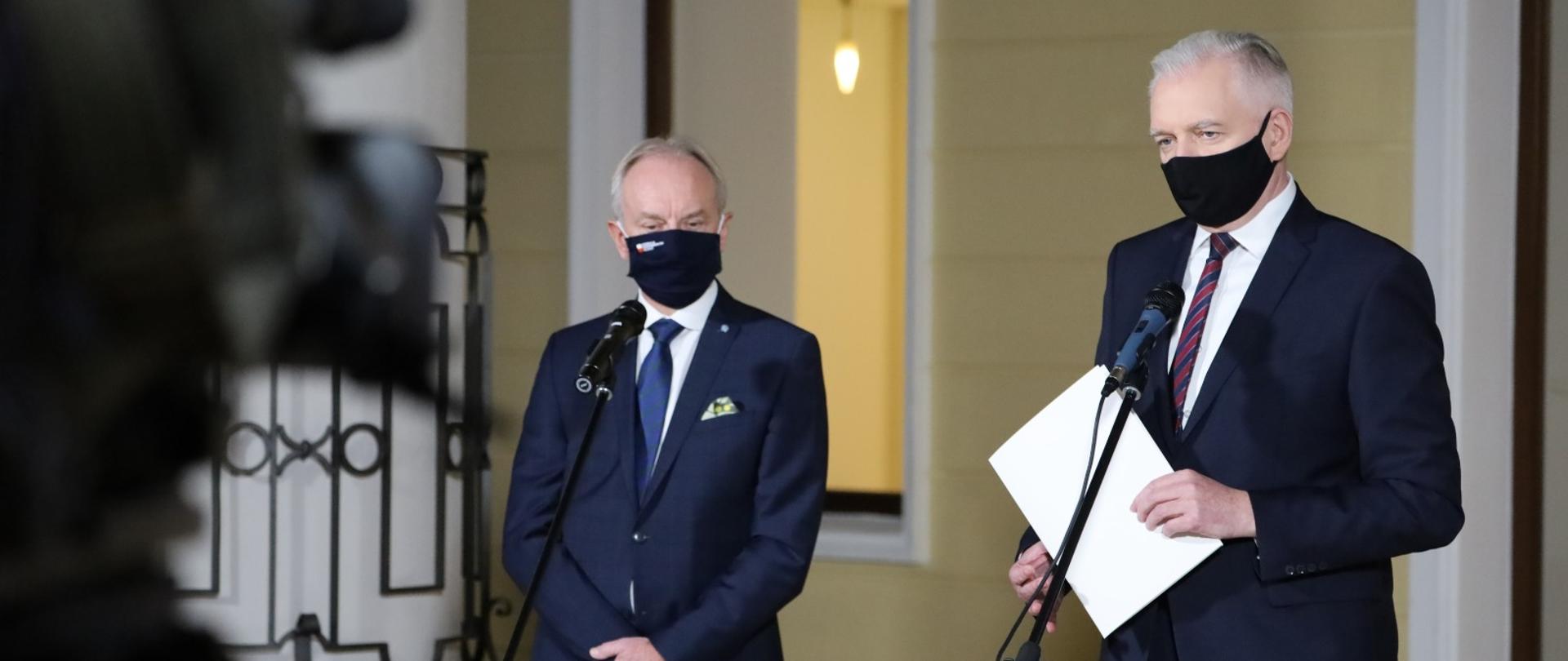 Jarosław Gowin podczas konferencji prasowej