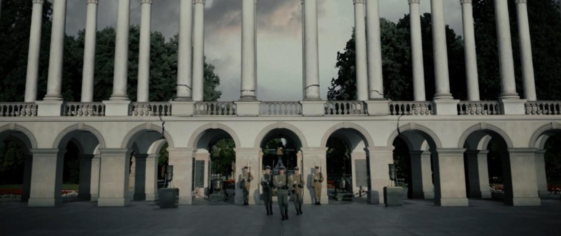 Na zdjęciu widoczni są żołnierze oraz Grób Nieznanego Żołnierza