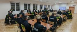 Na zdjęciu pododdział strażaków podczas szkolenia.