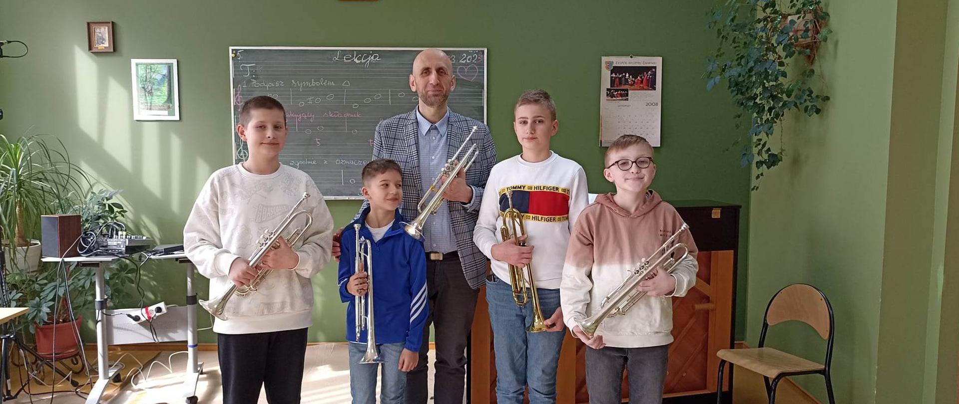 uczniowie klasy trąbki podczas Ogólnopolskiego Seminarium dla uczniów i nauczycieli klas instrumentów dętych blaszanych organizowanego przez PSM I st. w Kolbuszowej
