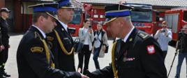 Na zdjęciu nagrodzeni strażacy