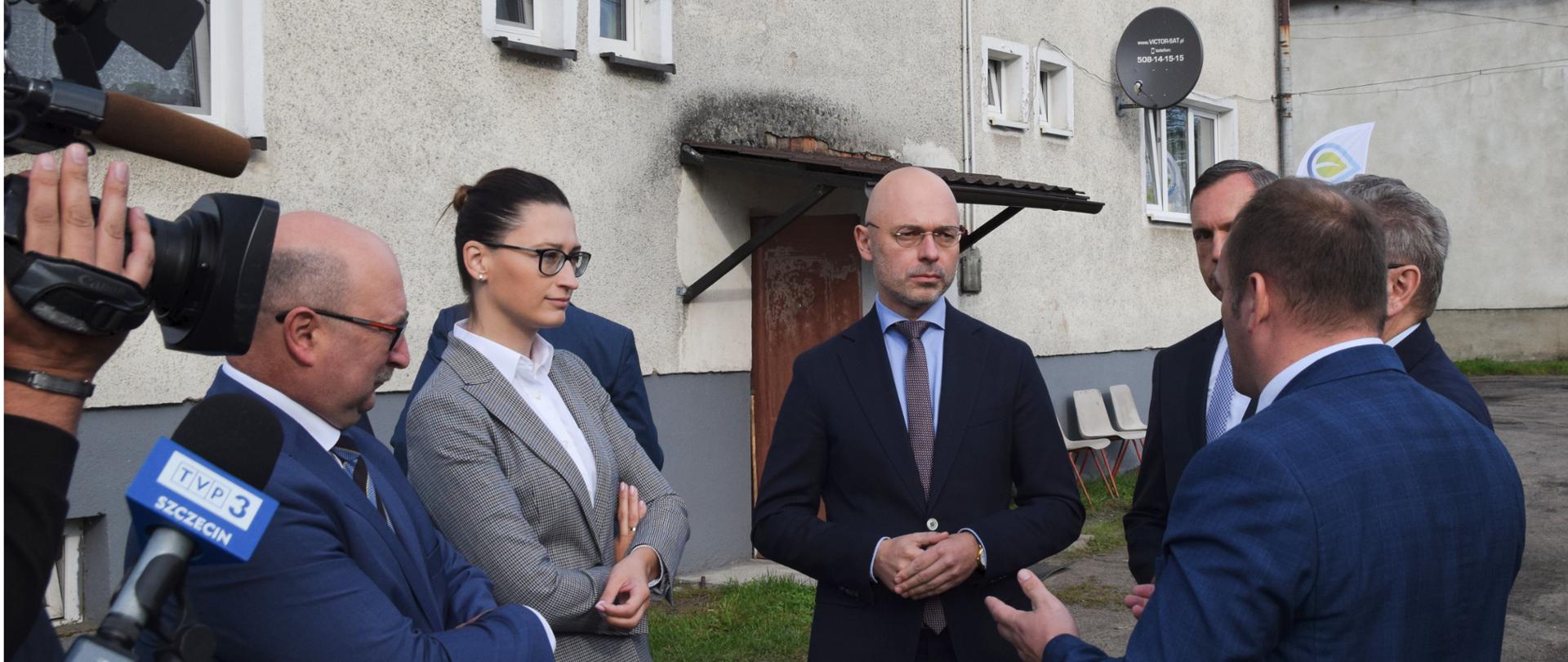 Minister Michał Kurtyka podczas konferencji w Rymaniu