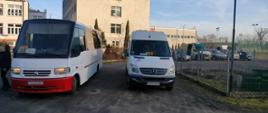 Na zdjęciu widoczne pojazdy do przewozu osób podczas kontroli przez ITD.