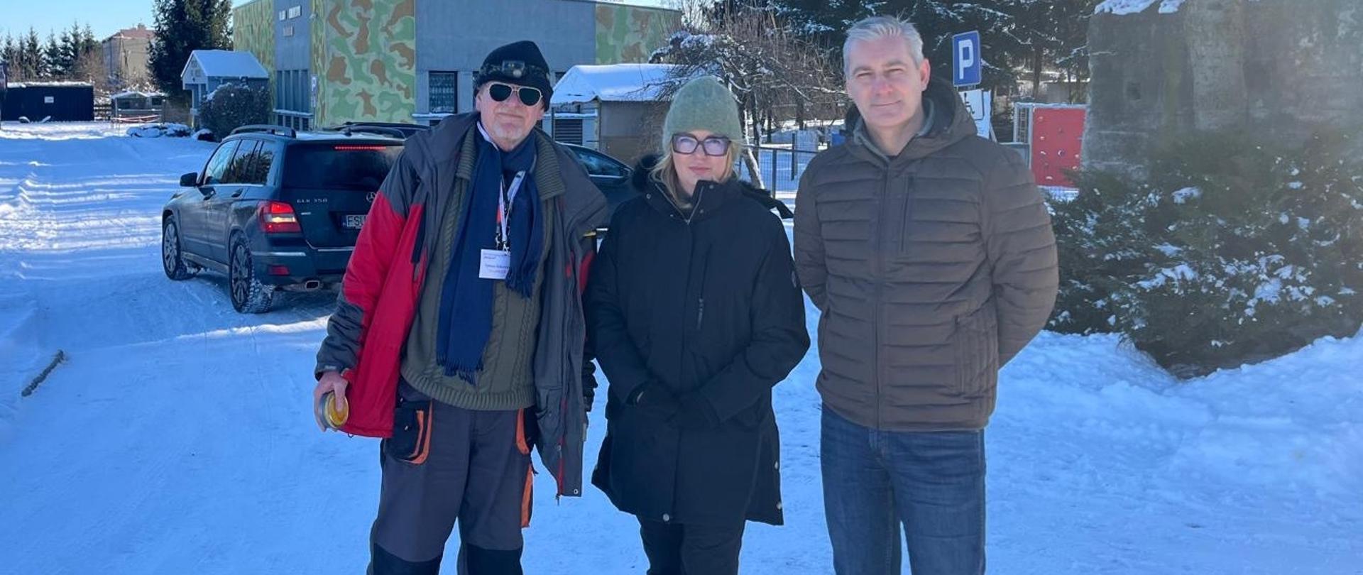 Na zdjęciu od lewej koordynator prowadzonego monitoringu doktor Tomasz Kokurewicz, dalej pracownik Wydziału Ochrony Przyrody i Obszarów Natura 2000 RDOŚ w Gorzowie Wlkp. Anita Kruszewska i Regionalny Konserwator Przyrody w Gorzowie Wielkopolskim Michał Bielewicz