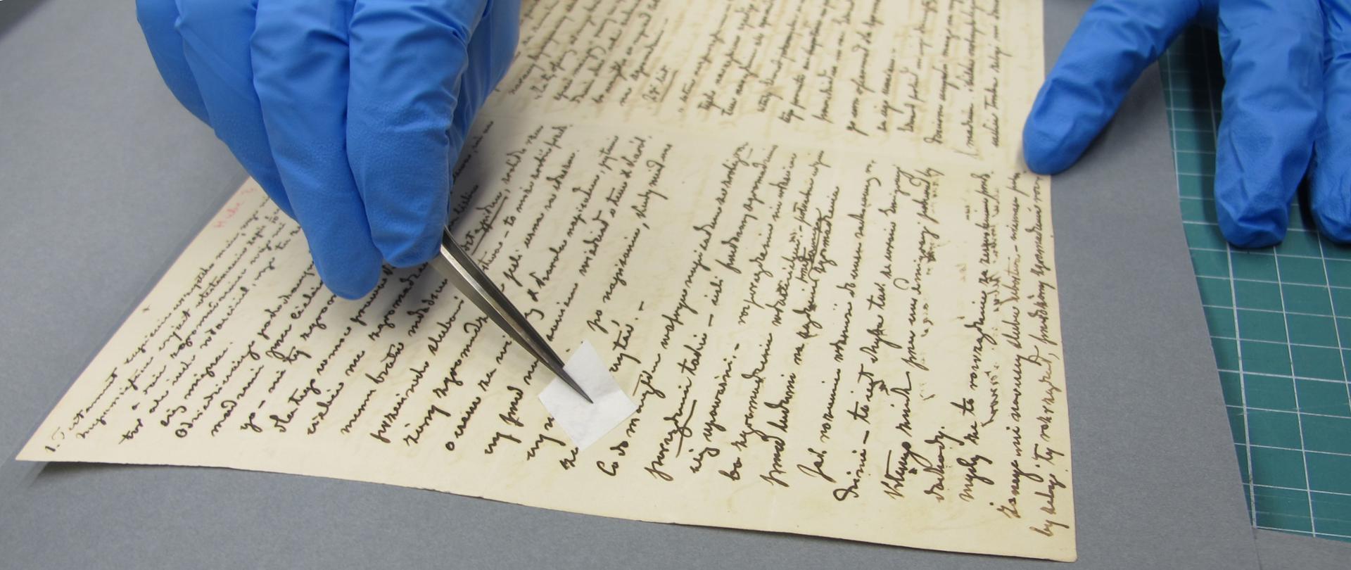 5) Pobieranie próbek mikrobiologicznych, fot. CLKA AGAD.