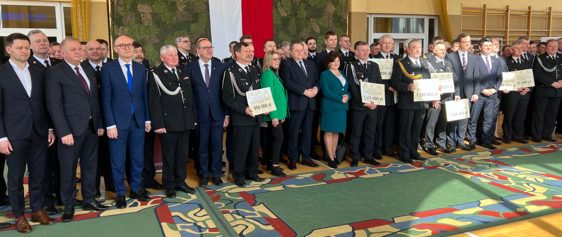 Wręczenie promes na samochody pożarnicze dla OSP