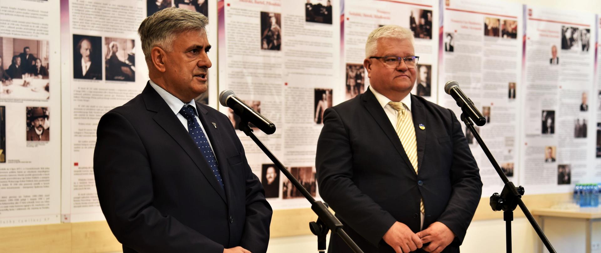 Dyrektor LUW przemawia podczas otwarcia wystawy