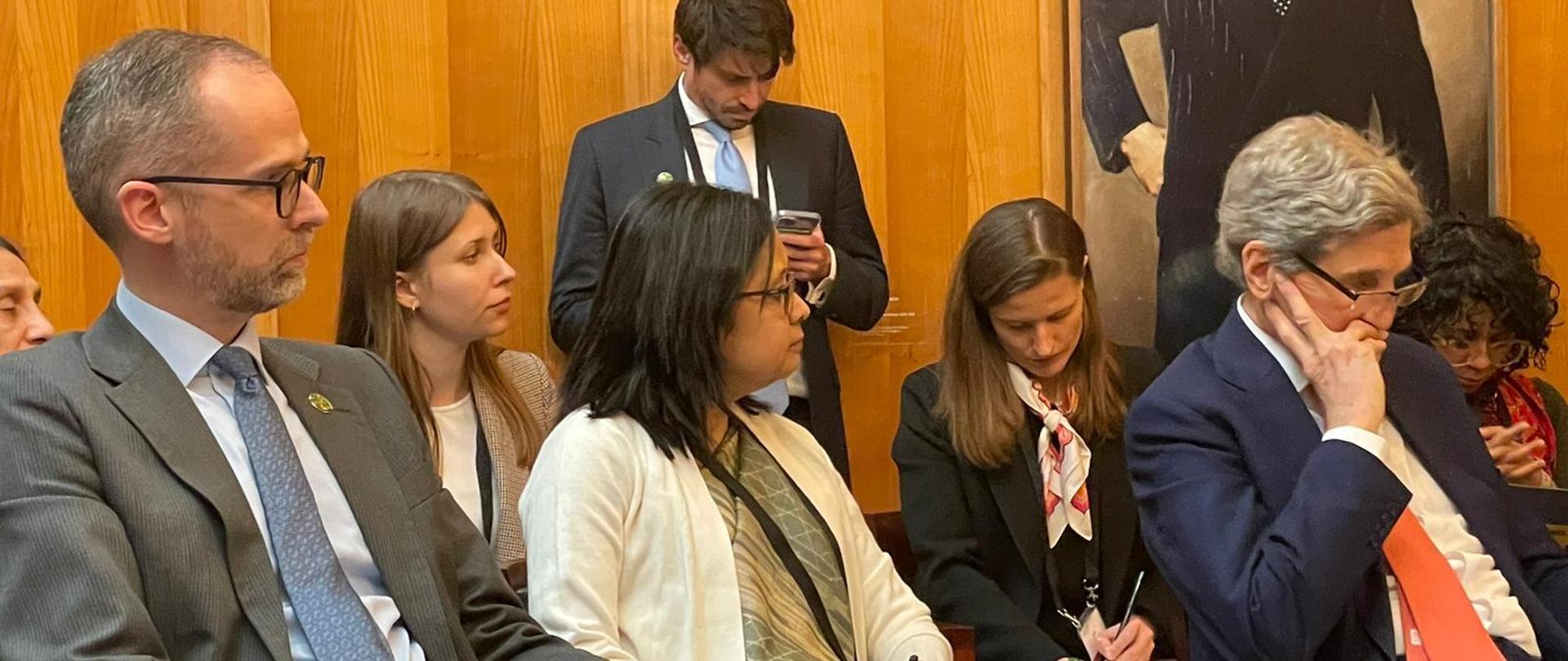 Wiceminister Klimatu i Środowiska Adam Guibourgé-Czetwertyński podczas spotkania w Petersberskim Dialogu Klimatycznym w Berlinie