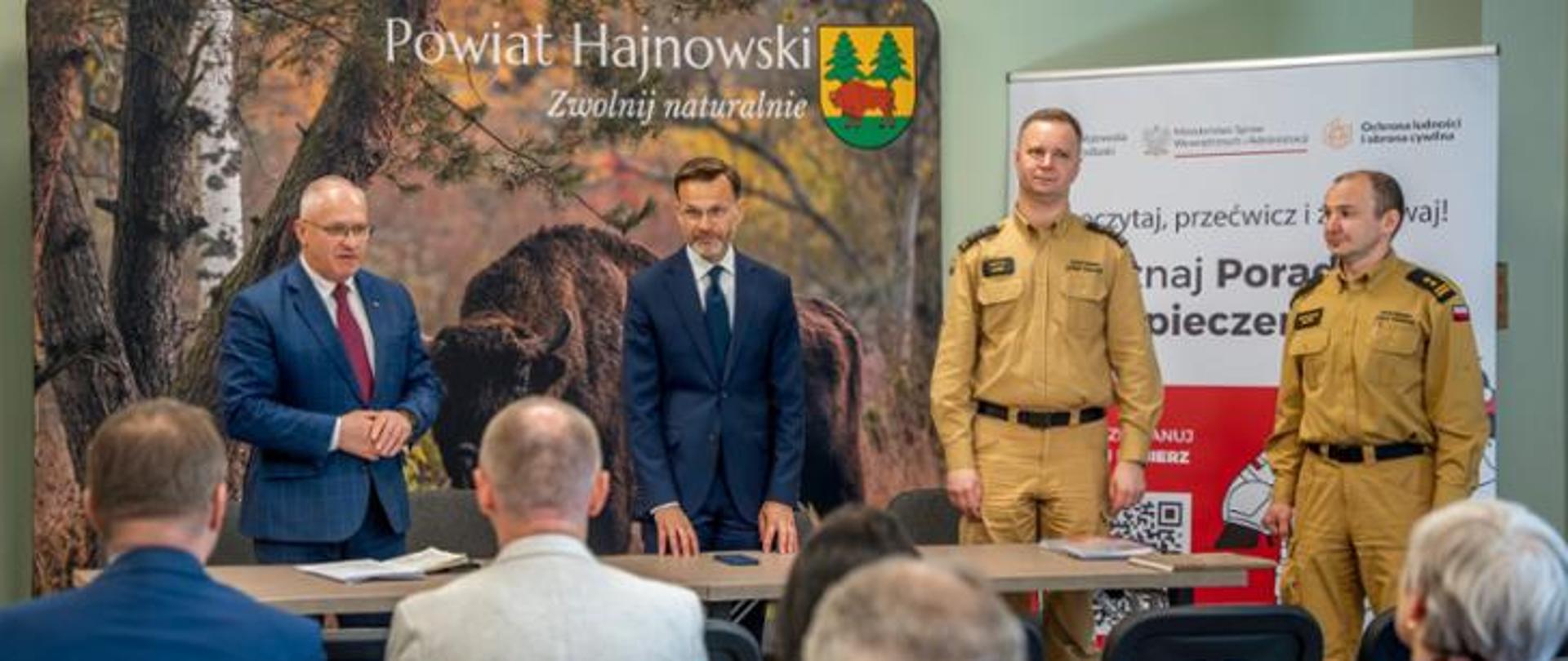 Spotkanie wojewody z samorządowcami z powiatu hajnowskiego na temat OLiOC
