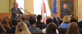 Wiceminister Konrad Szymański podczas debaty RODM w Lublinie