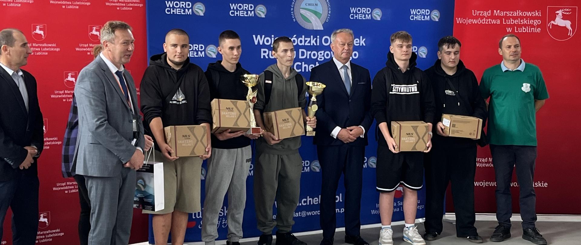 Laureaci konkursu odbierają nagrody w WORD Chełm.