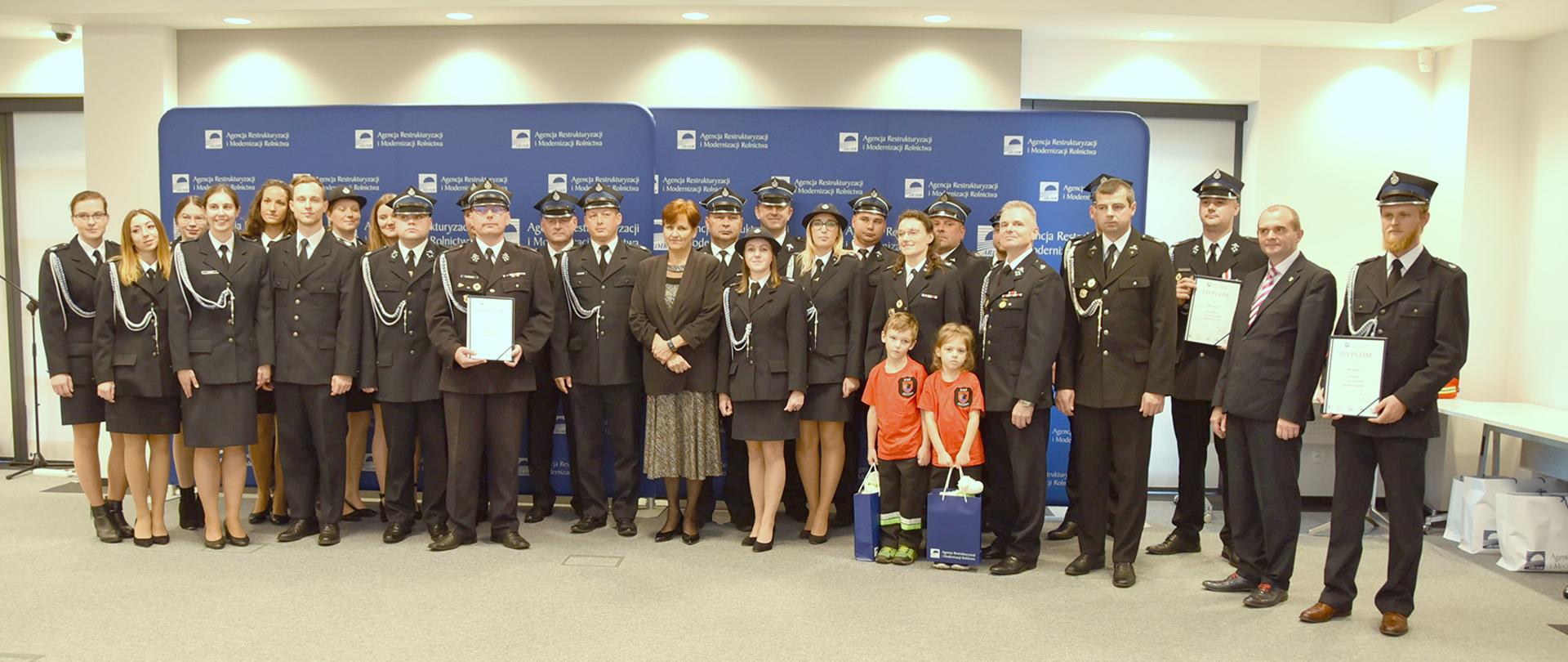 Prezes ARiMR z laureatami 