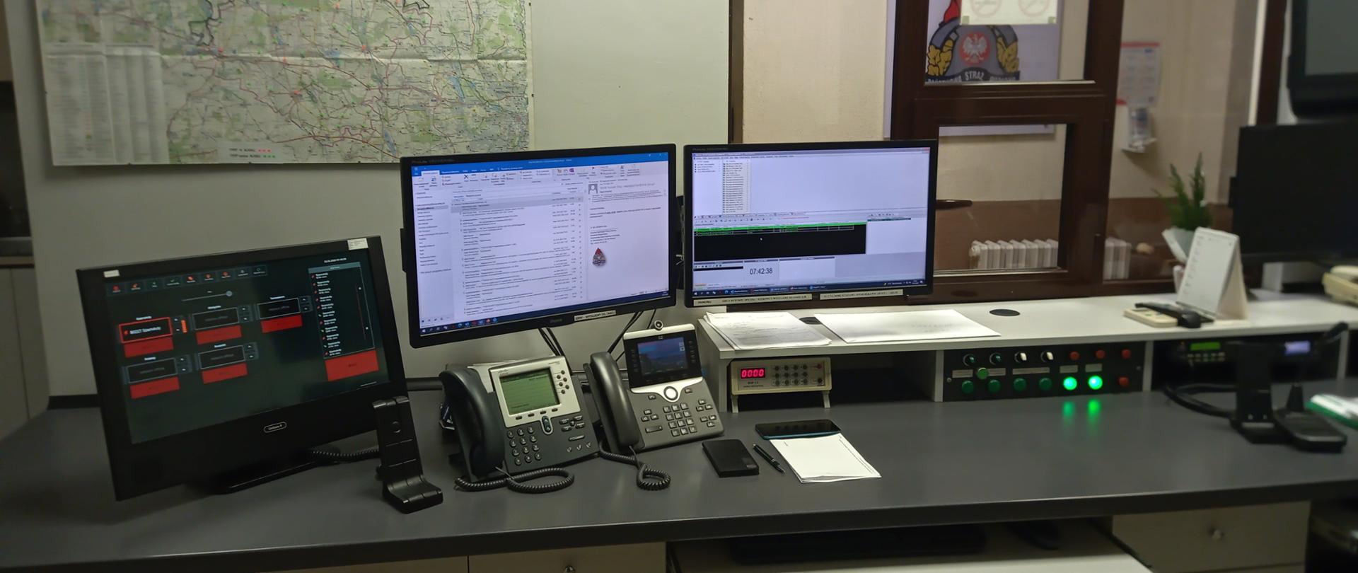 Widać stanowisko dyspozytora w KP PSP Szamotuły